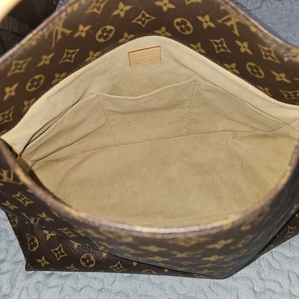 Louis Vuitton Artsy MM Monogram Hobo Bag, Read Description - Picture 11 of 16